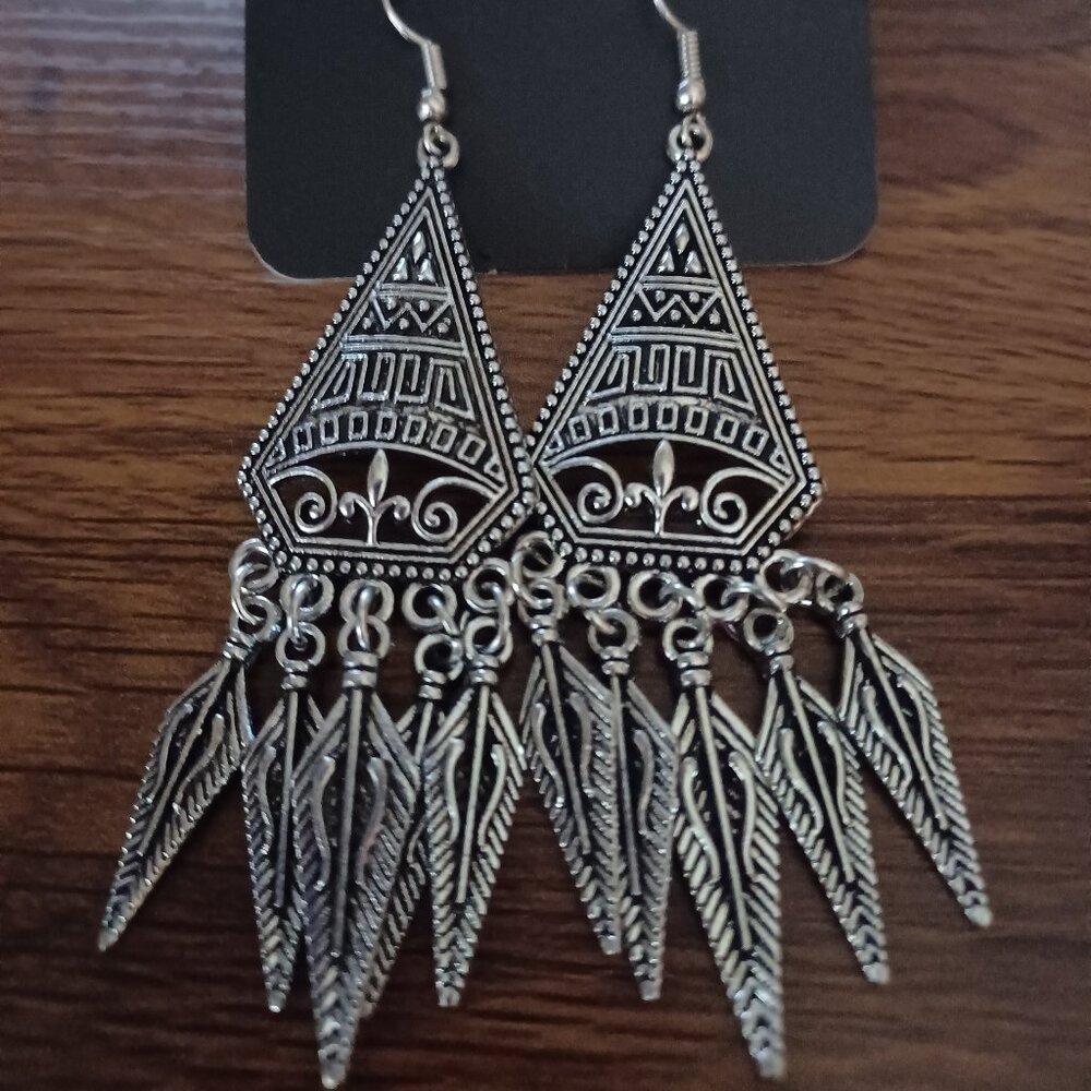 NWT PAPARAZZI SOUTHWEST STYLE SILVER EARRINGS